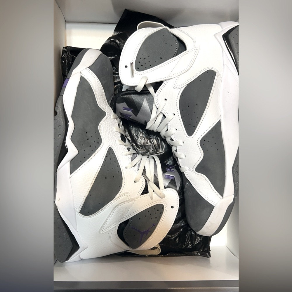 2021 “Flint” Retro 7’s men size 10.5